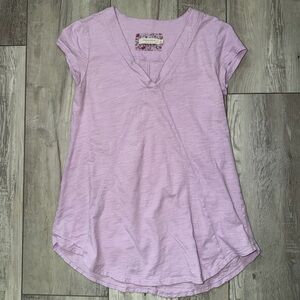 Mododoc Lilac Babydoll V-neck Tee size small